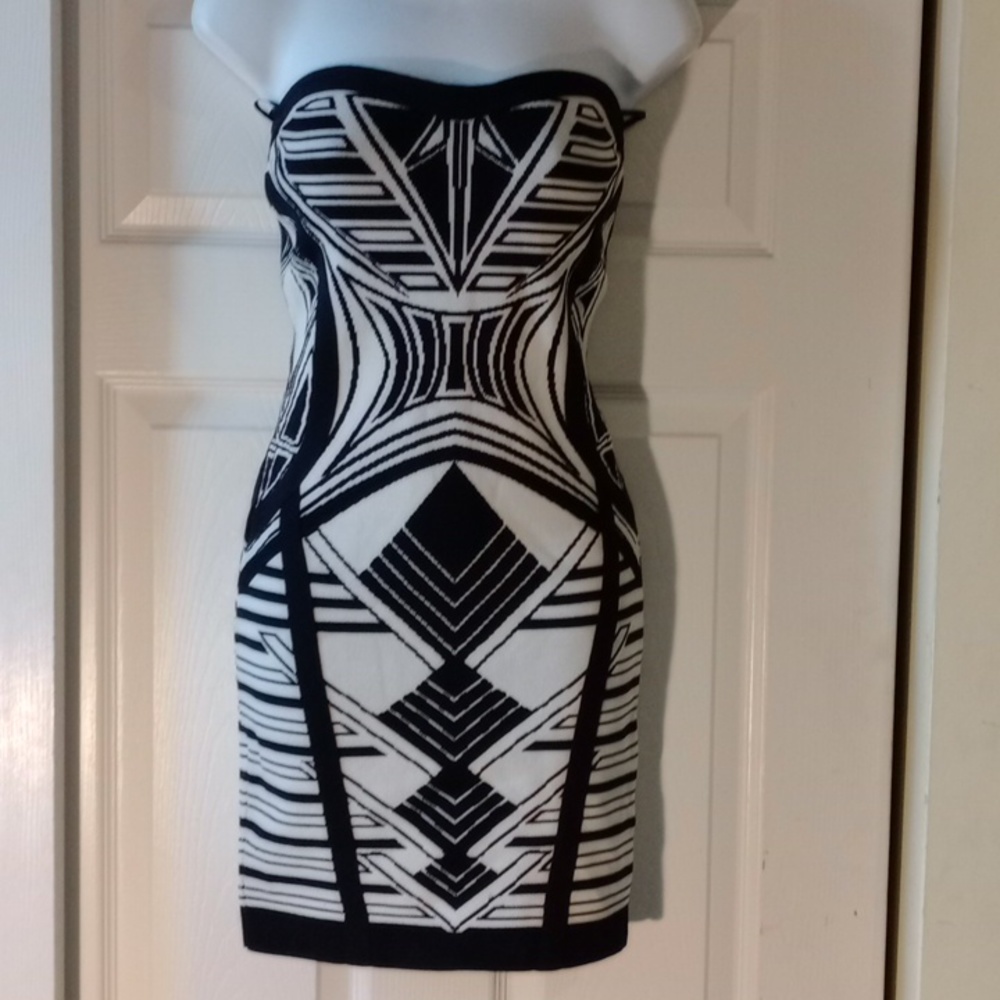 FOREVER21 BLACK AND WHITE PRINT, STRAPLESS MINI, SMALL